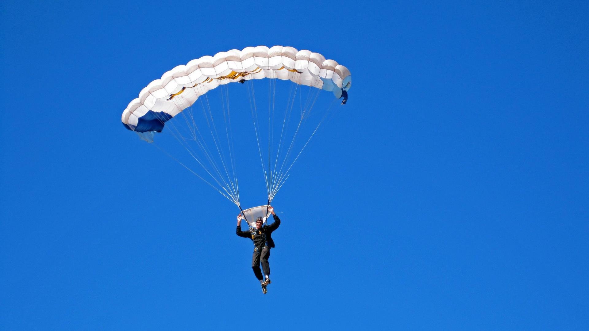 费德勒官方宣布出色防守新规，巴塞罗那引发争议！再创辉煌时刻